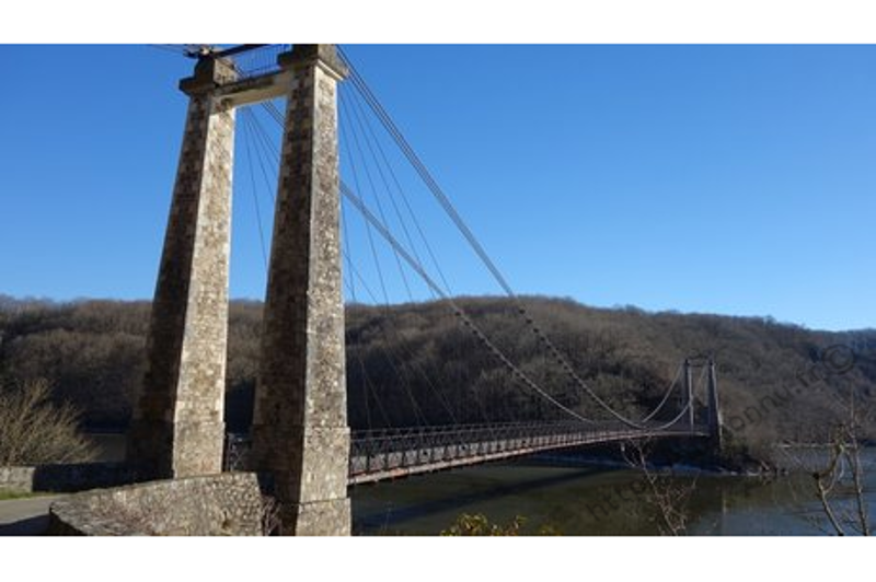 Pont_suspendu_de_St_Marien_1.png
