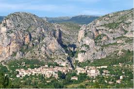 Moustiers_ste_marie.jpg