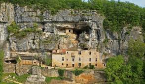 Maison_forte_de_Reignac.jpeg